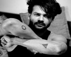 The actor is a tattoo lover and has several tattoos on his different body parts.